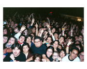 Nick Zinner -MARCH 04 Pomona USA- from the series “Crowds” (2003–2004), archival pigment print from analogue positive, aluminium behind Acrylic glass (Diasec), 100 × 150 cm, edition of 2