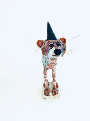 Claudia Kraml -Homie III- 2024 ceramics, glaze, underglaze colors, wire, Decals h 47 cm